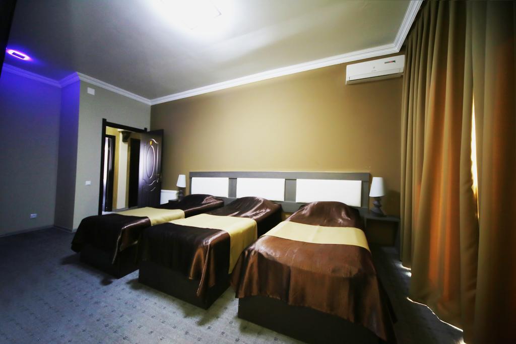 Discovery Hotel Kʼutʼaisi Quarto foto