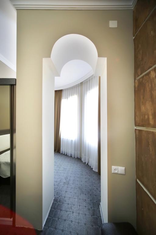 Discovery Hotel Kʼutʼaisi Quarto foto