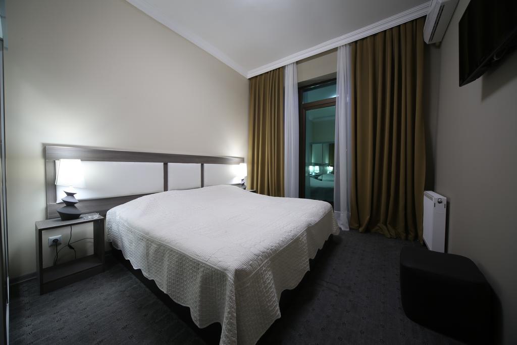 Discovery Hotel Kʼutʼaisi Quarto foto